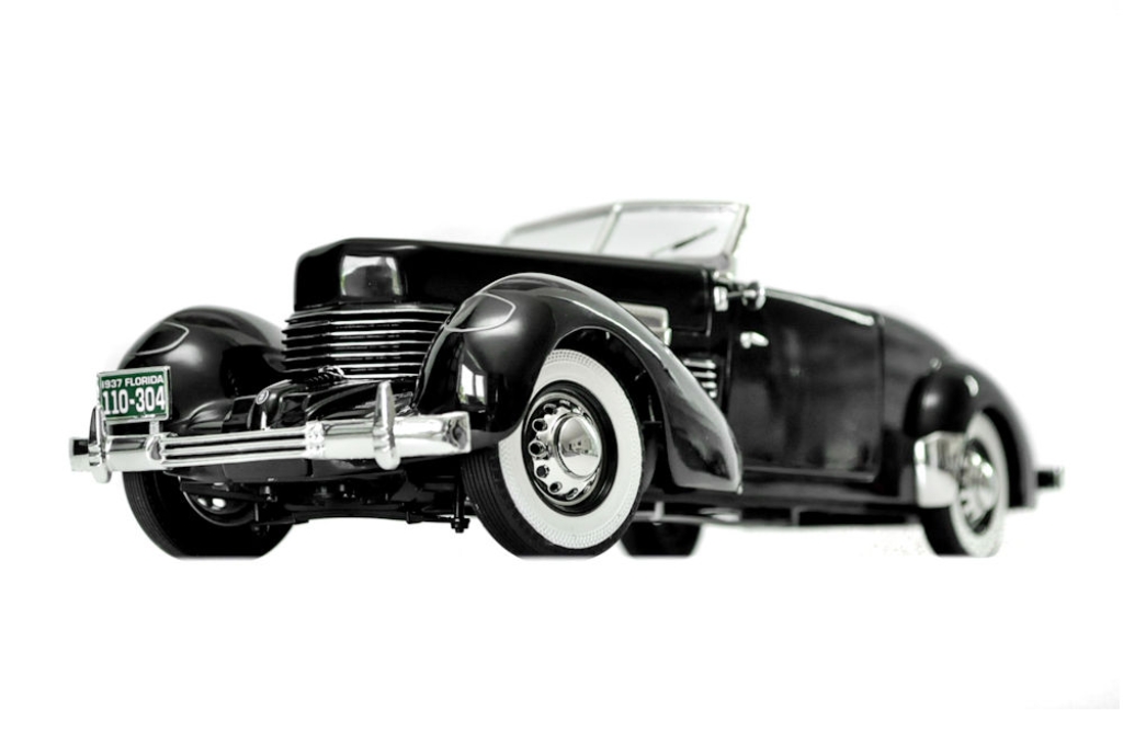 Ertl-_-Cord-812-Supercharged-10.jpg